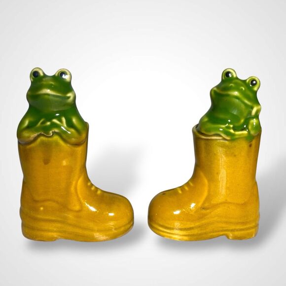 Vintage Frog in Boot Salt and Pepper Shakers Ceramic Green Yellow 3.5 Inch Pair - Picture 1 of 9